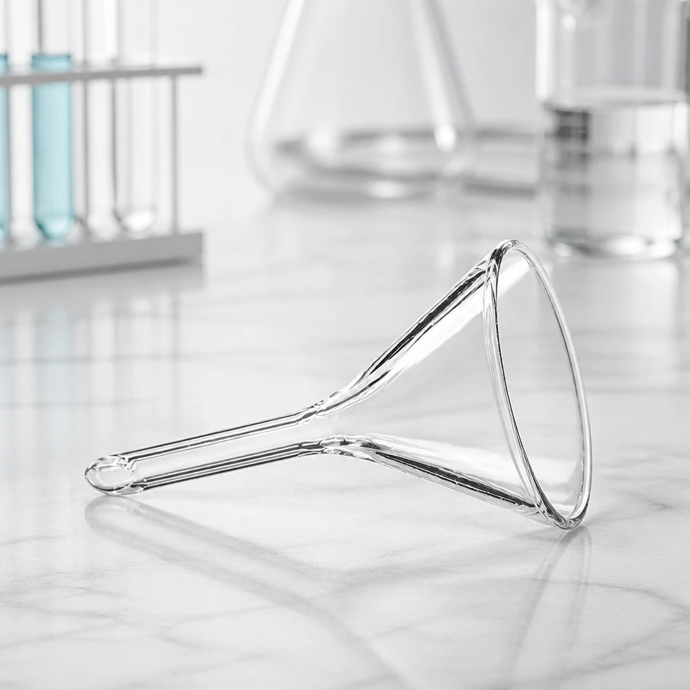 Trichter ø30mm Kalk-Soda, Winkel 60°, Kurzstil Ergonomischer Kurzstiel-Glastrichter 30mm Durchmesser für komfortable Einhandbedienung im Labor