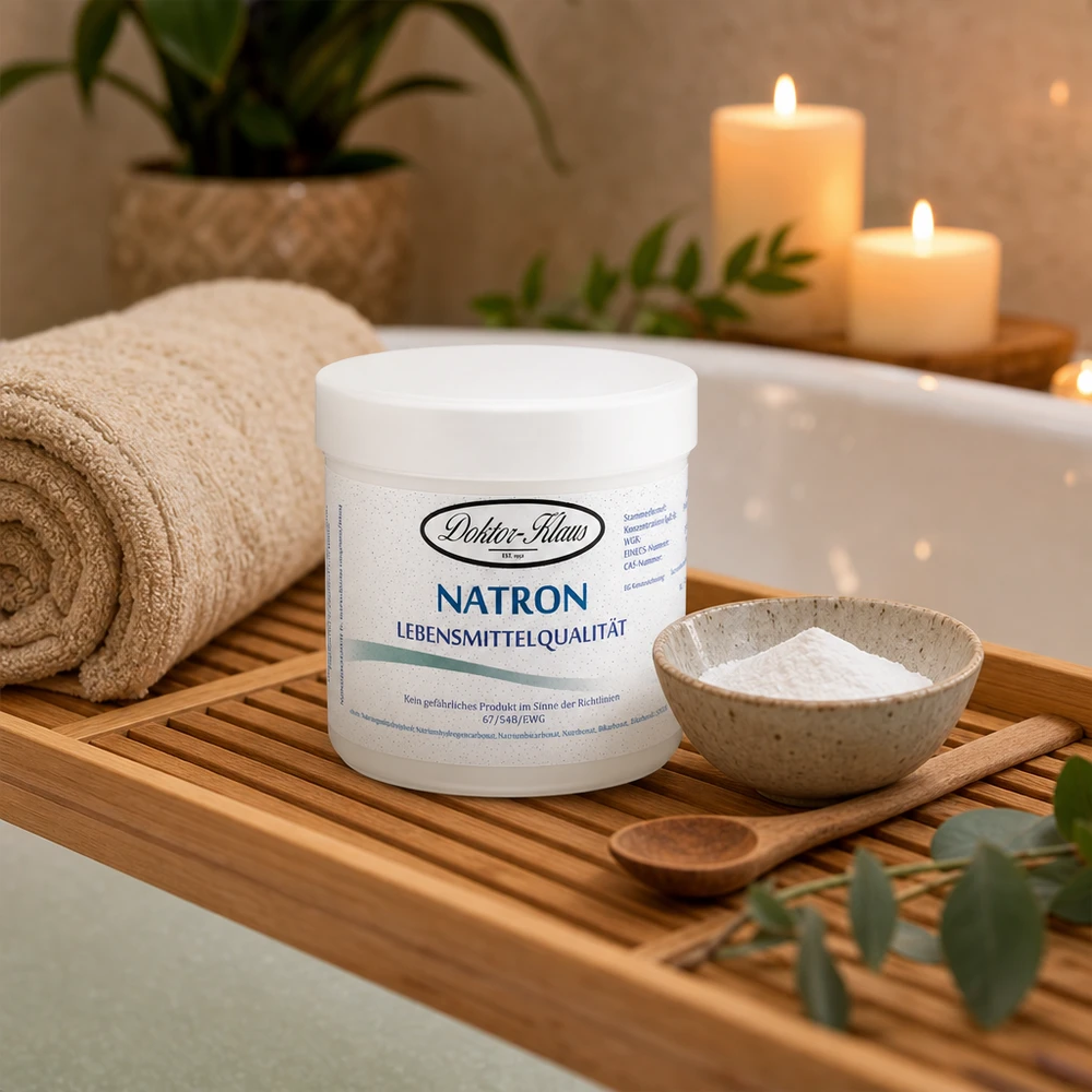 Natron 250g Doktor-Klaus 250g Natron Doktor Klaus auf Bambus-Badewannenablage für luxuriöse Entspannungsrituale