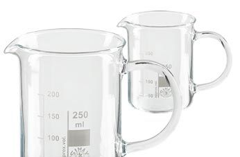 Niedrige Bechergläser mit Henkel aus Laborglas